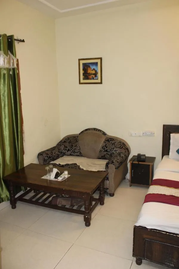Hotel The Diamond Ring Chandigarh 2*,  India